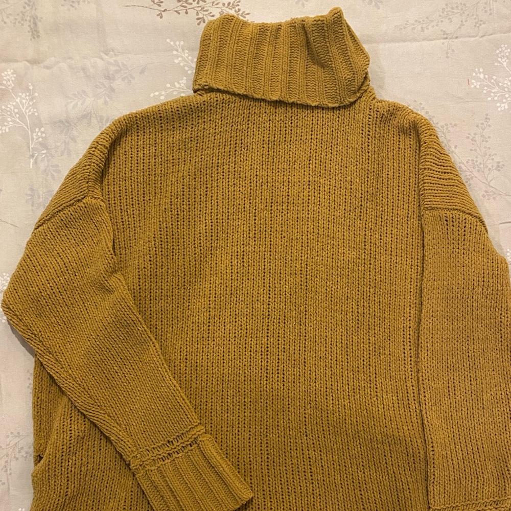 Aerie soft turtleneck yellow sweater